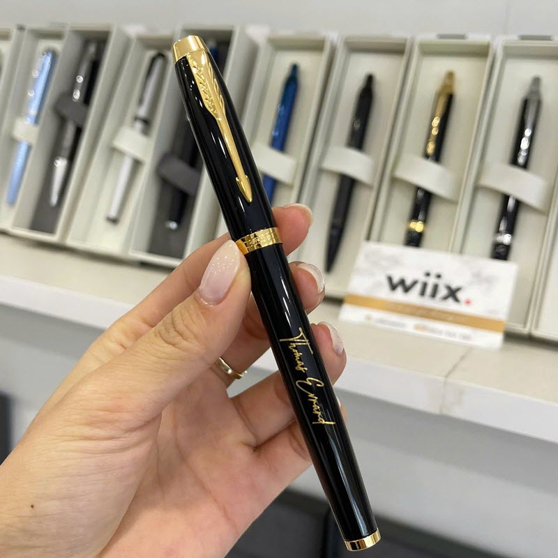 Bút ký tặng sếp nghỉ hưu khắc tên làm quà cá nhân hóa