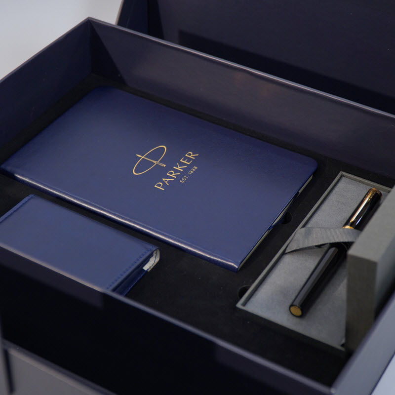 Bộ quà tặng bút ký Parker INGNTY BLK CT-2182007 kèm sổ da, ví da