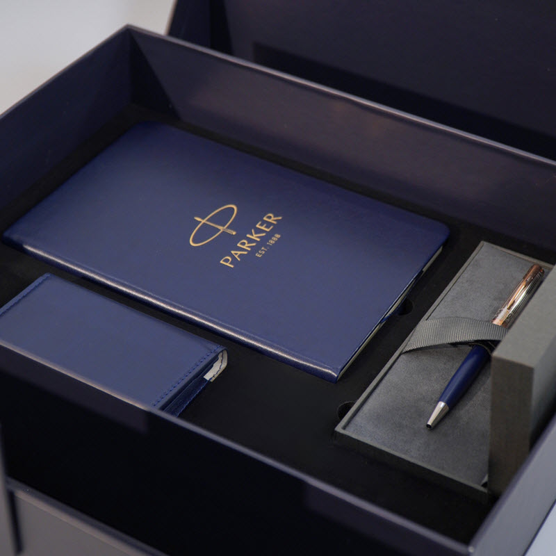 Bộ quà tặng bút ký Parker SON S23 FUJI PGT M – 2191655 kèm sổ da, ví da; hộp và túi hãng