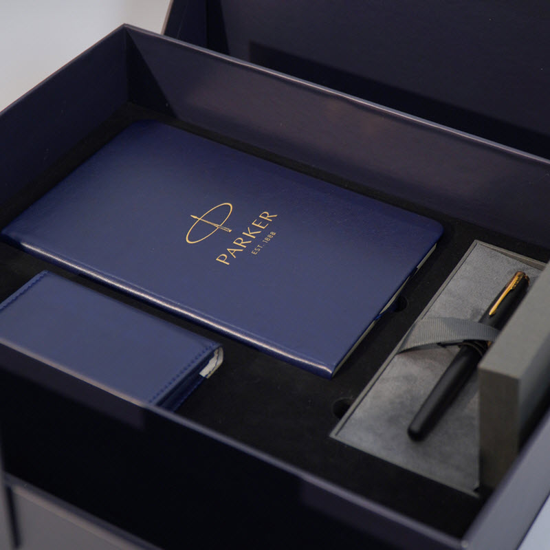 Bộ quà tặng bút ký Parker SON X M Black GT TB 1950878 kèm sổ da, ví da; hộp và túi hãng